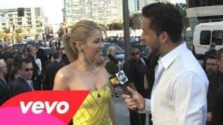 Shakira - 2009 Red Carpet Interview (American Music Awards)