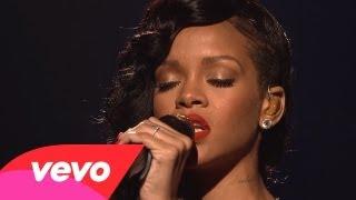 Rihanna - Stay (Live on SNL) ft. Mikky Ekko